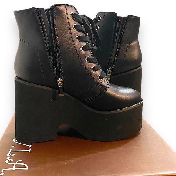 Wingless Platform Combat Boots - Picture 2 of 7